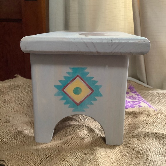 ⭐️HP Southwest Themed Wood Step Stool - Picture 6 of 14